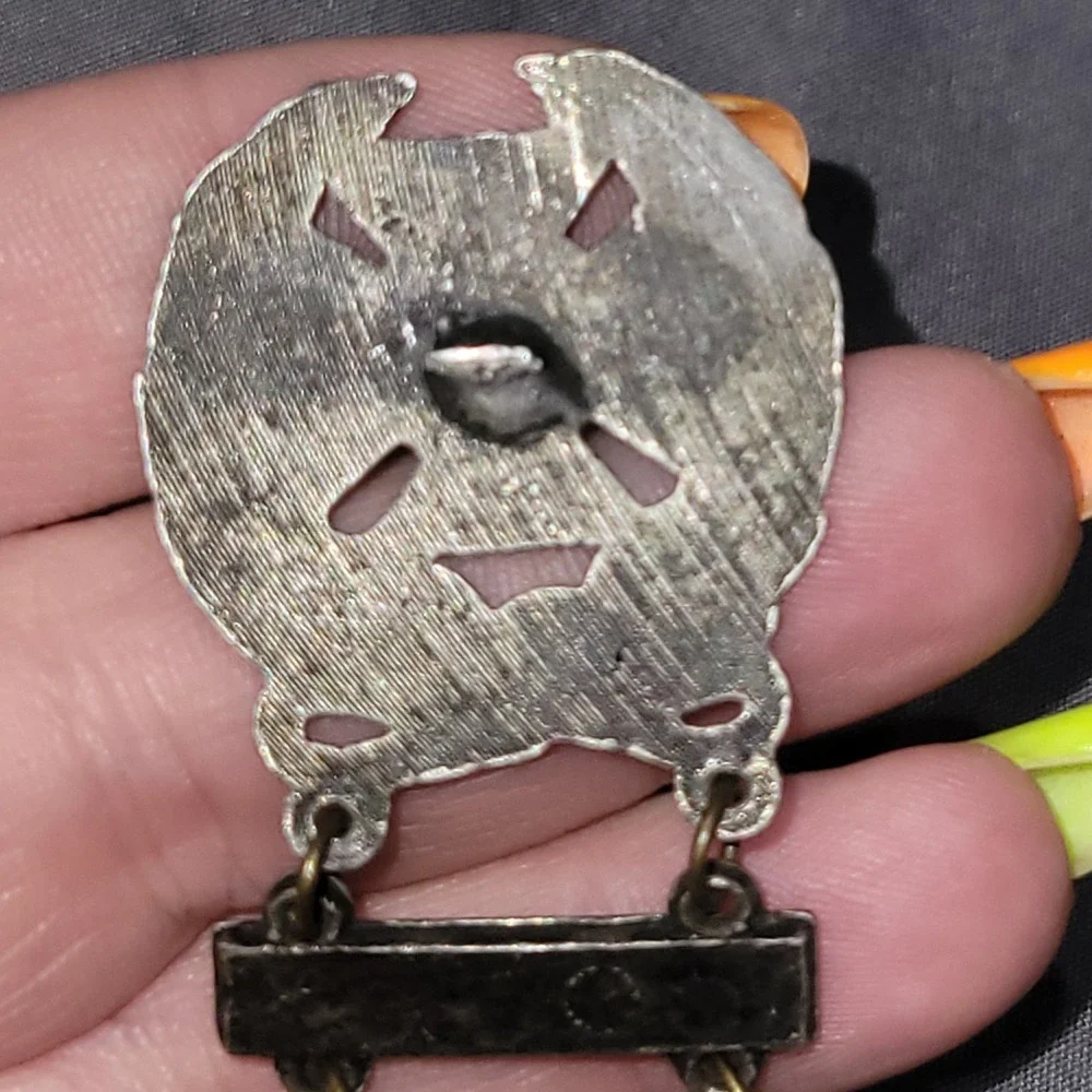 Vtg U.S. Army WW II Expert Marksmanship Rifle Bayonet Badge